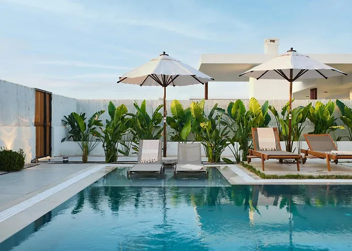Ashta Suites / Minimal Suite